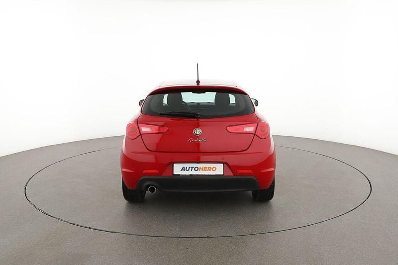 Second-hand Alfa Romeo Giulietta Distinctive 120 CP (88 kW) 2016 Roșu Hatchback