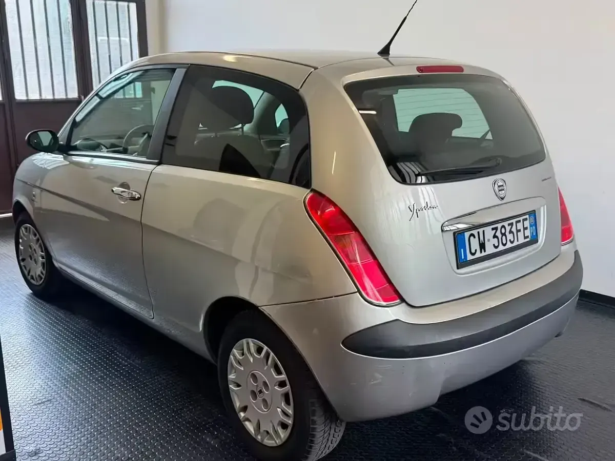Usata Lancia Ypsilon 60 CV (44 kW) 2005 Grigio Utilitaria