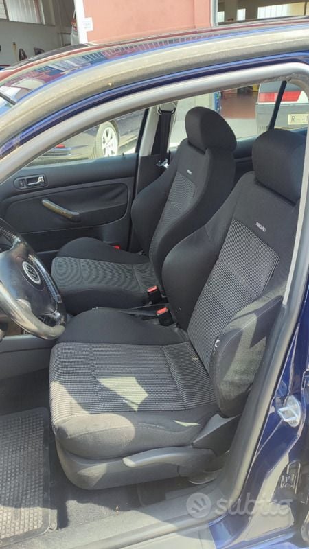 Usata VW Golf IV GTI 150 CV (110 kW) 2000 Blu Utilitaria