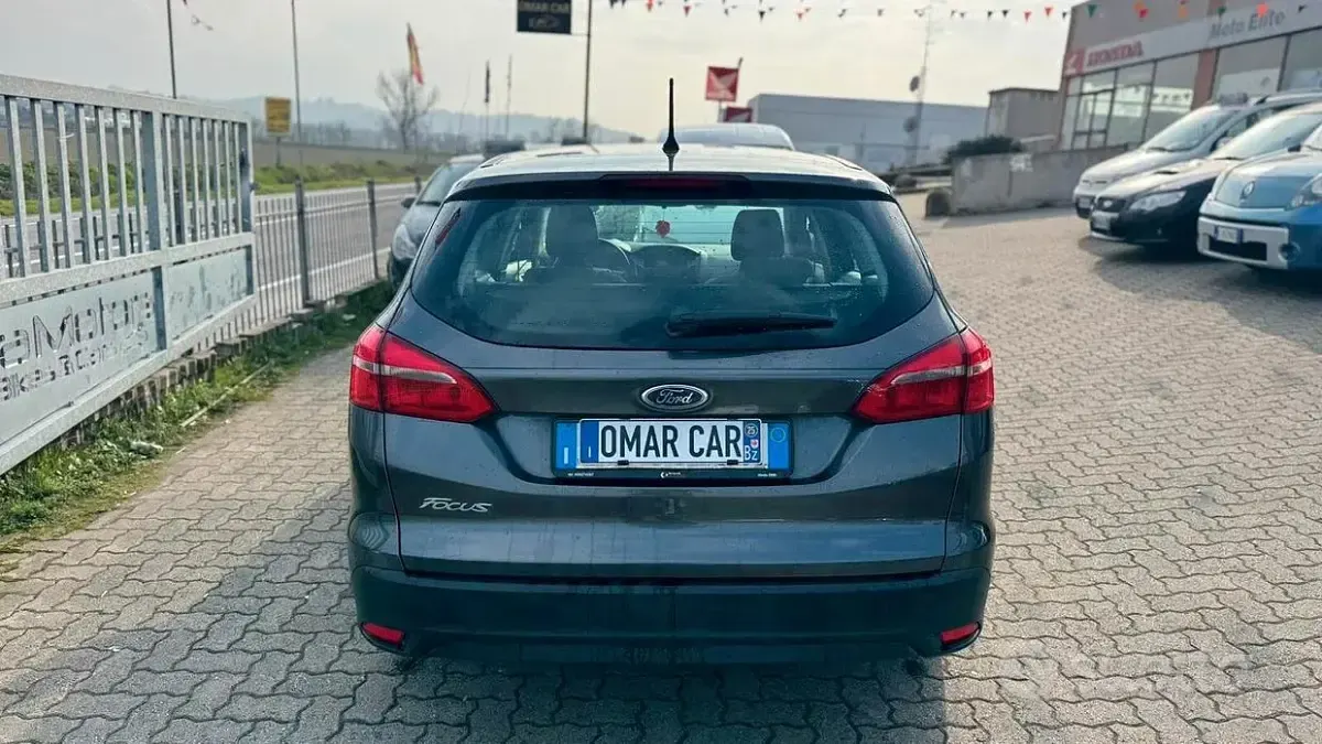 Usata Ford Focus 120 CV (88 kW) 2015 Grigio Station wagon
