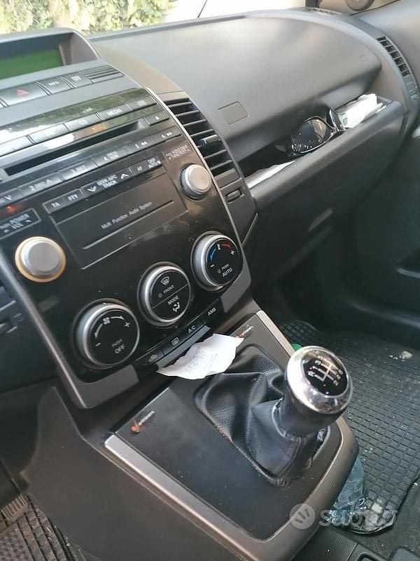 Begagnad Mazda 5 110 HK (80 kW) 2010 Svart Minibuss