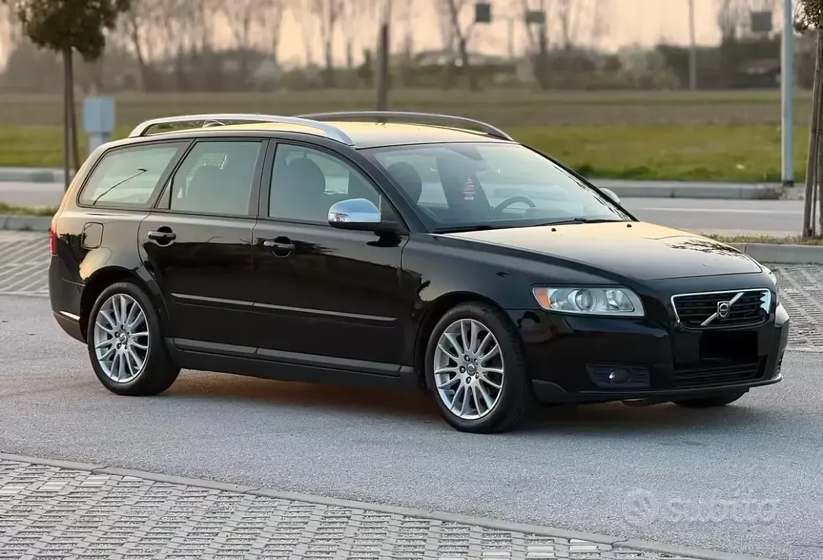 Usata Volvo V50 101 CV (74 kW) 2011 Nero Station wagon