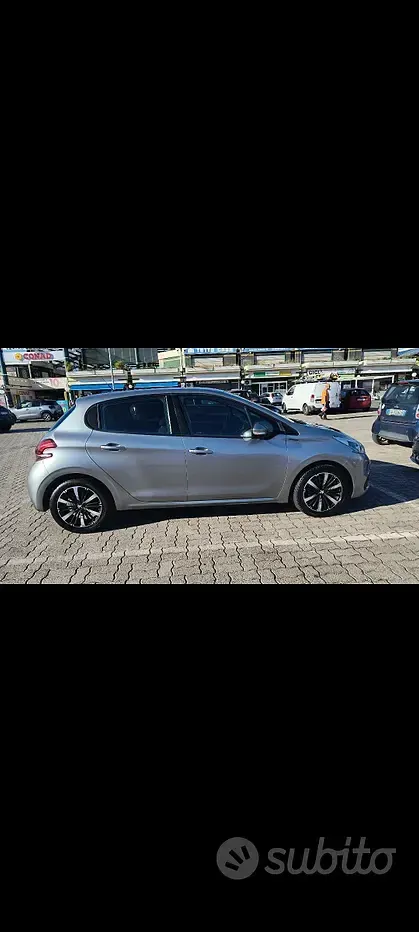 Usata Peugeot 208 82 CV (60 kW) 2019 Grigio Utilitaria