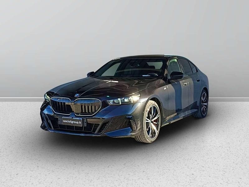Carbonschwarz metallizzato Usata 2025 BMW 520 M Sport Tre volumi | 63.500 € (Buon prezzo) - Immagine 1/4
