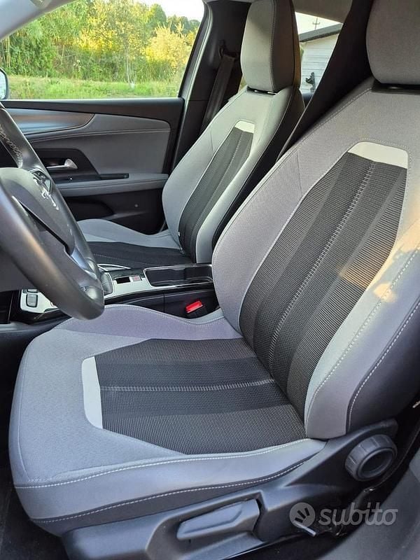 Usata Opel Mokka 131 CV (96 kW) 2023 Grigio SUV