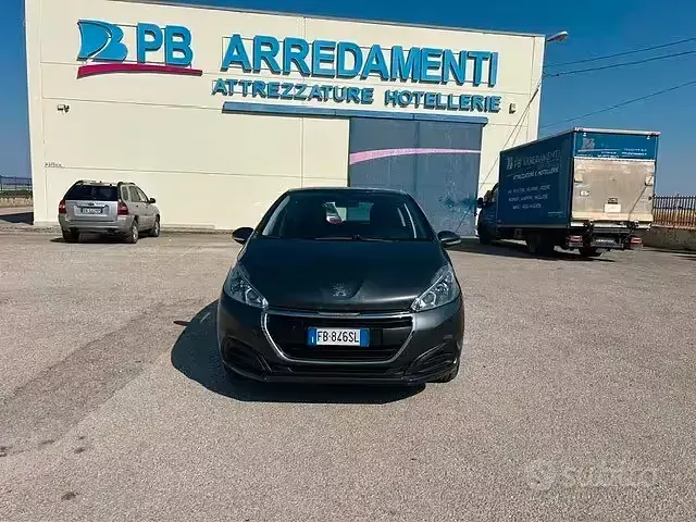 Usata Peugeot 208 Active 75 CV (55 kW) 2015 Grigio Utilitaria