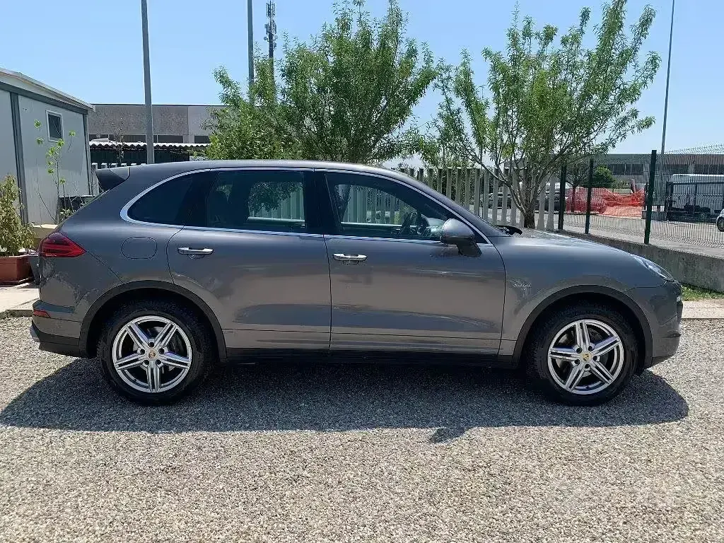 Usata Porsche Cayenne 250 CV (183 kW) 2015 Grigio SUV