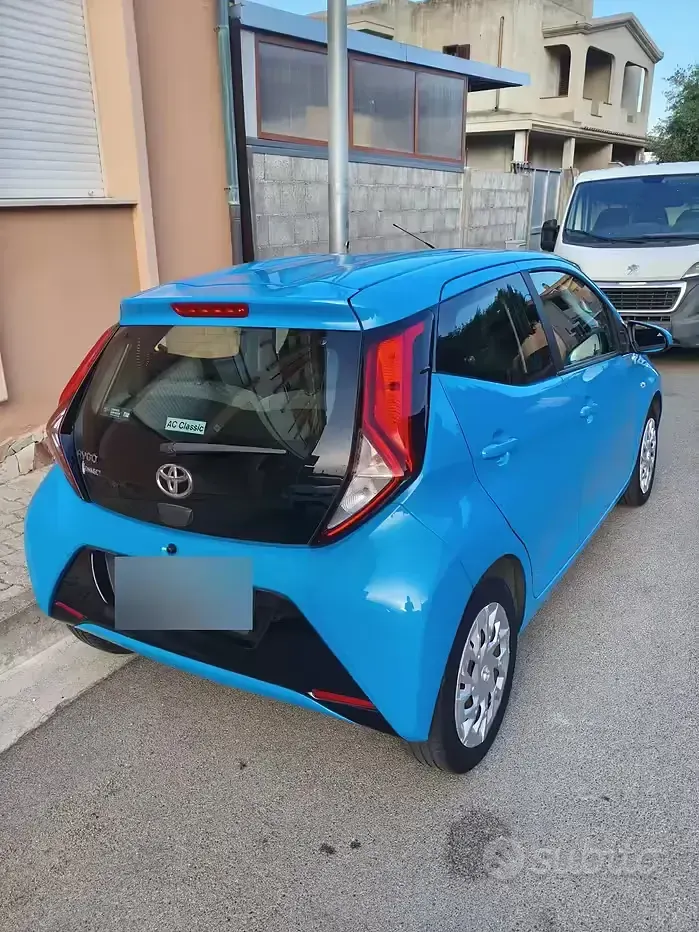 Usata Toyota Aygo 69 CV (50 kW) 2020 Bluazzurro Utilitaria