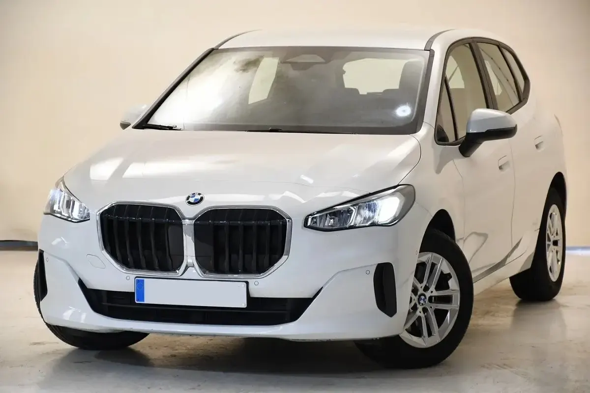 Usata BMW 218 Active Tourer 150 CV (110 kW) 2023 Mineralweiss metalizado Monovolume
