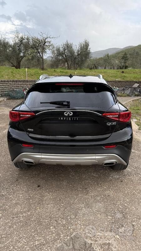 Usata Infiniti QX30 170 CV (125 kW) 2016 Nero SUV