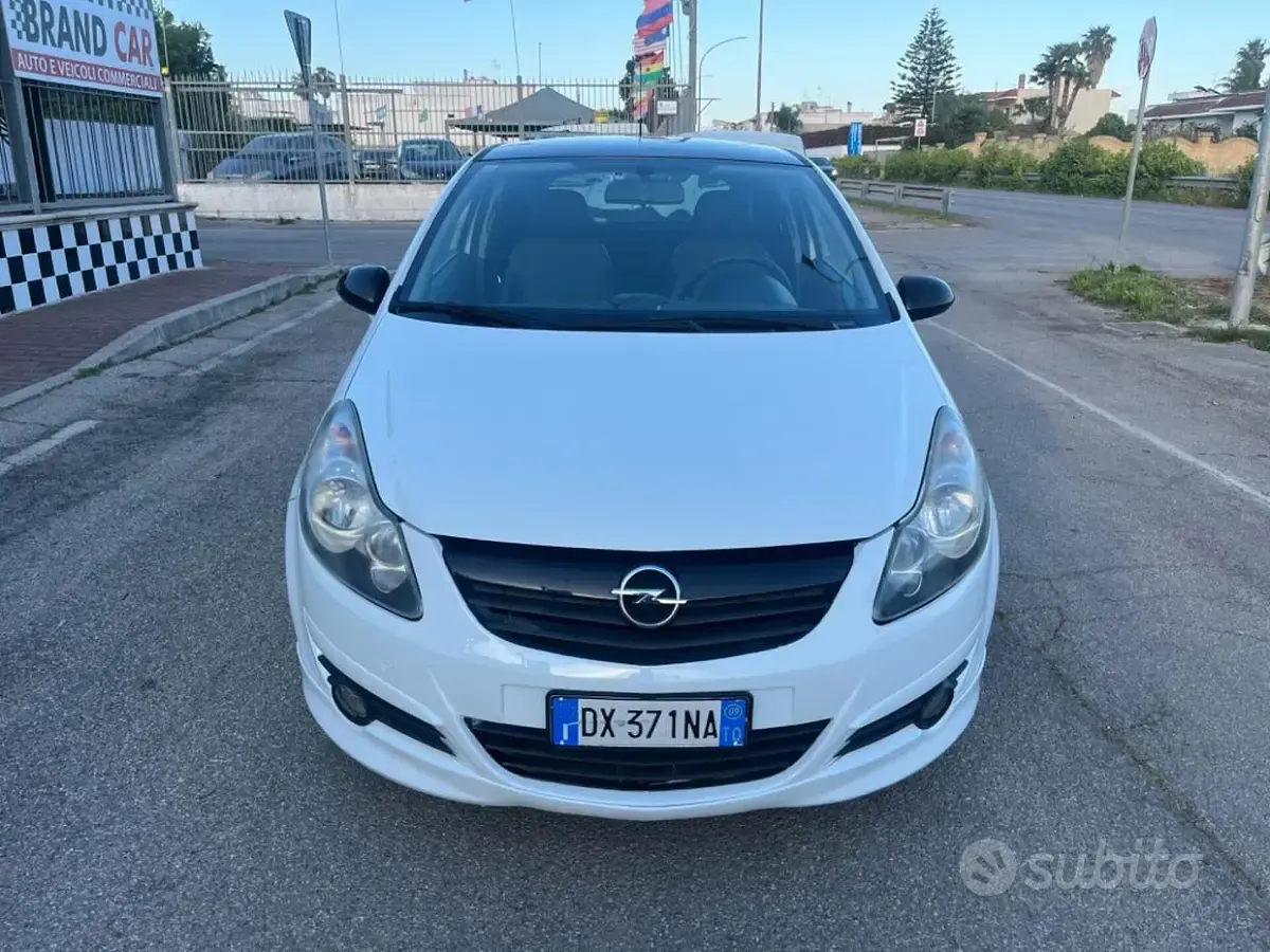 Usata Opel Corsa Sport 90 CV (66 kW) 2009 Bianco Utilitaria