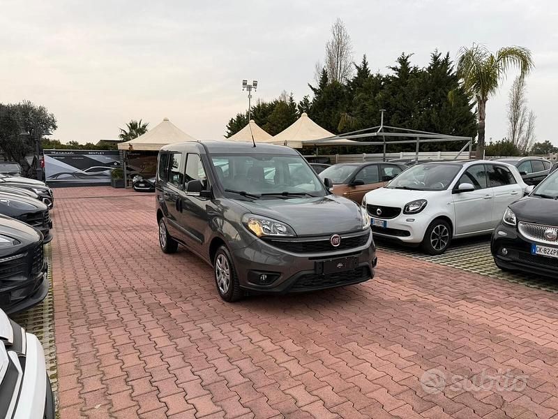 Usata Fiat Doblò S 105 CV (77 kW) 2021 Grigio Monovolume