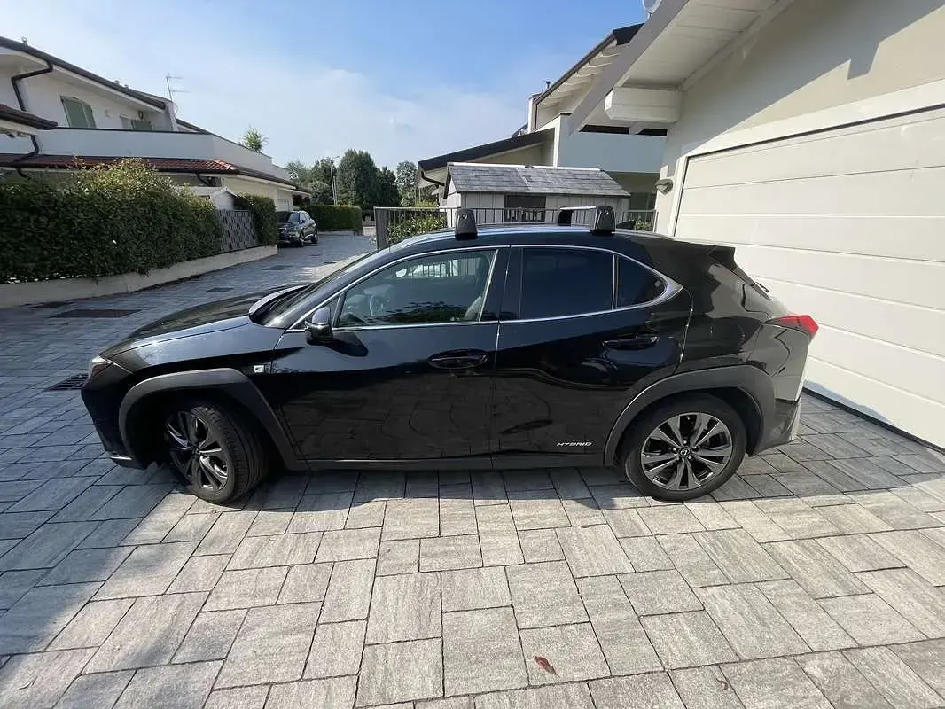 Usata Lexus UX 250h Sport Line 184 CV (135 kW) 2019 SUV