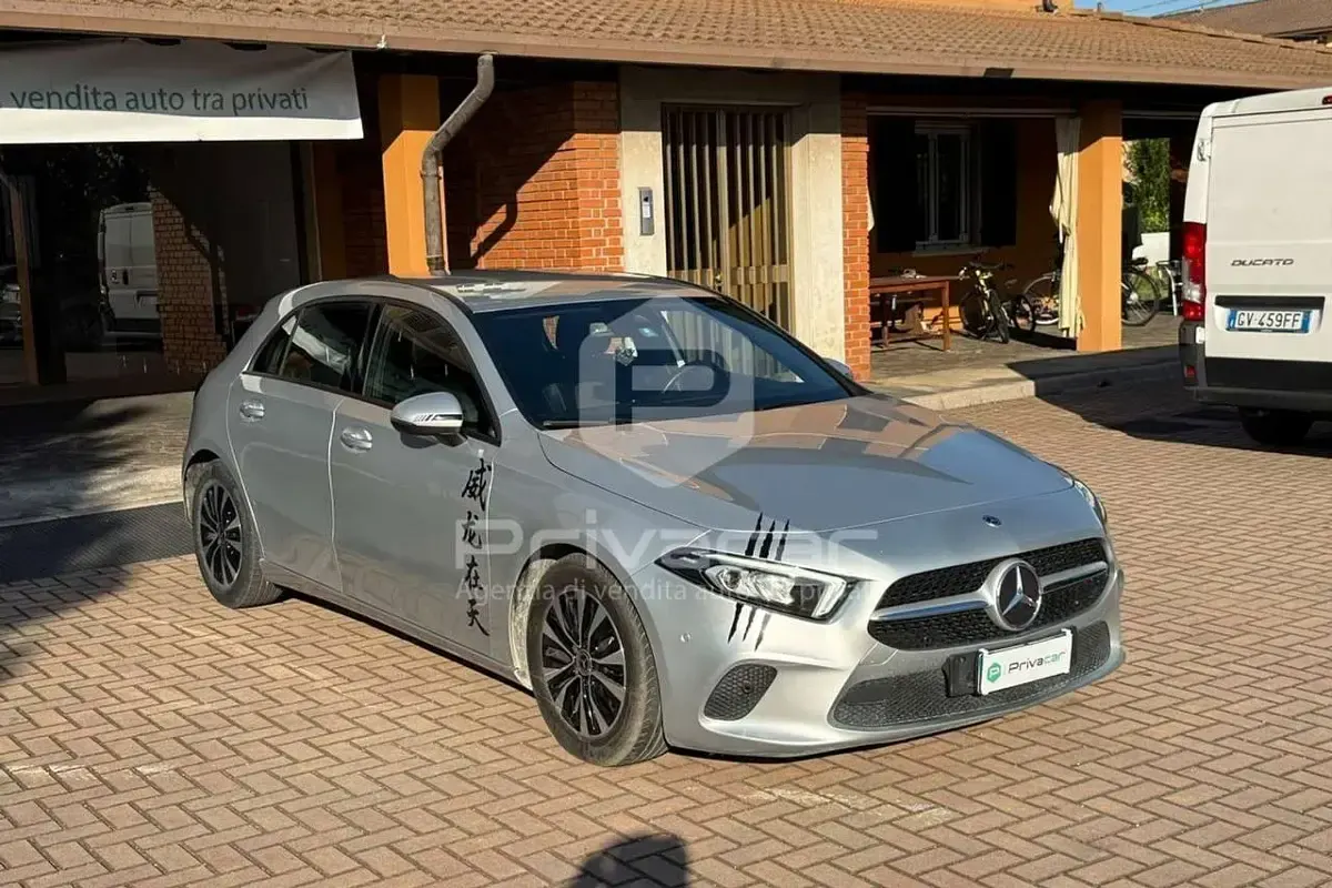 Usata Mercedes A180 Business 116 CV (85 kW) 2021 Grigio Utilitaria
