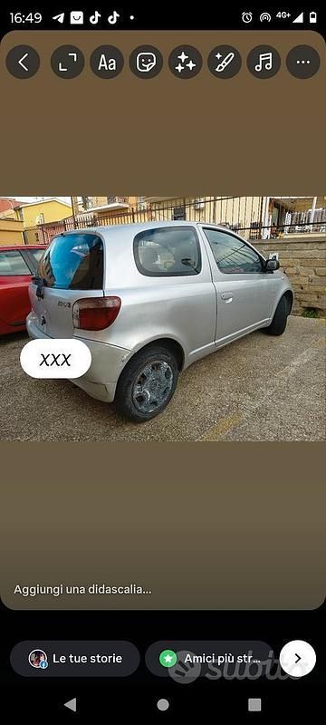 Usata Toyota Yaris Sol 68 CV (50 kW) 1999 Grigio Berlina