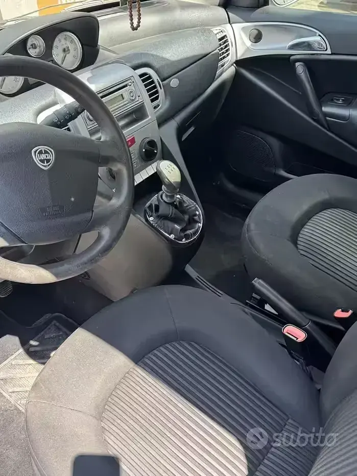 Usata Lancia Ypsilon 77 CV (56 kW) 2010 Grigio Utilitaria