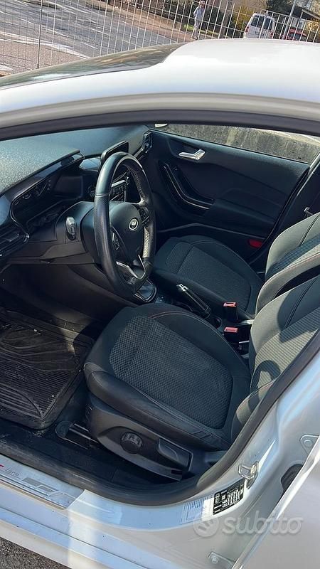 Usata Ford Fiesta ST-Line 125 CV (91 kW) 2018 Bianco Utilitaria