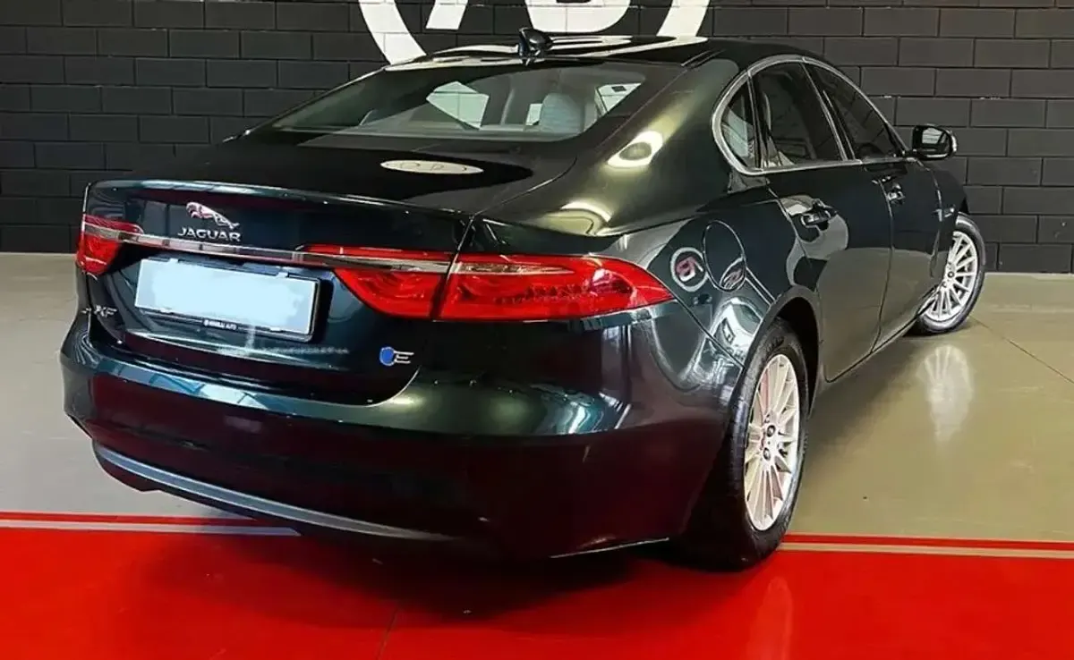 Usata Jaguar XF Business Edition 163 CV (119 kW) 2016 Verde Berlina
