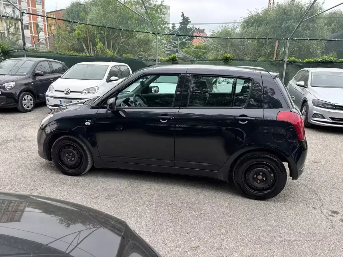 Usata Suzuki Swift GL 69 CV (50 kW) 2007 Nero Utilitaria