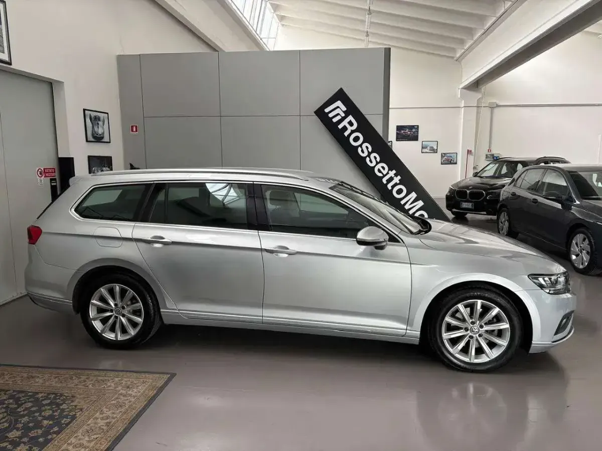 Usata VW Passat Business 150 CV (110 kW) 2020 Grigio chiaro Station wagon