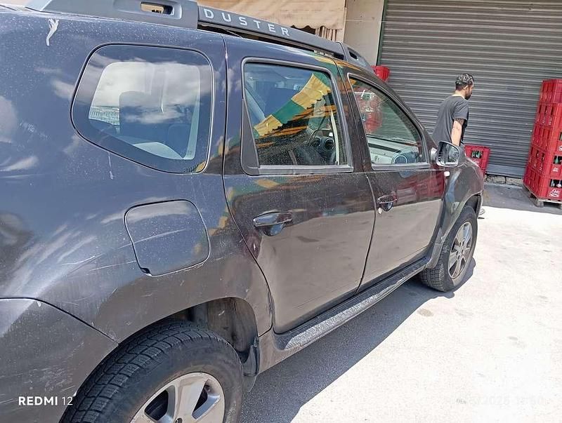 Nero Usata 2014 Dacia Duster Lauréate SUV | 4700 € (Super prezzo) - Immagine 1/4