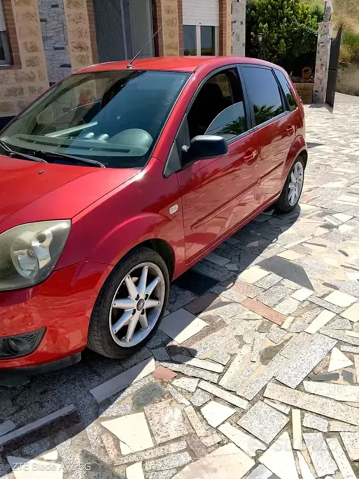 Usata Ford Fiesta 75 CV (55 kW) 2007 Rosso Utilitaria