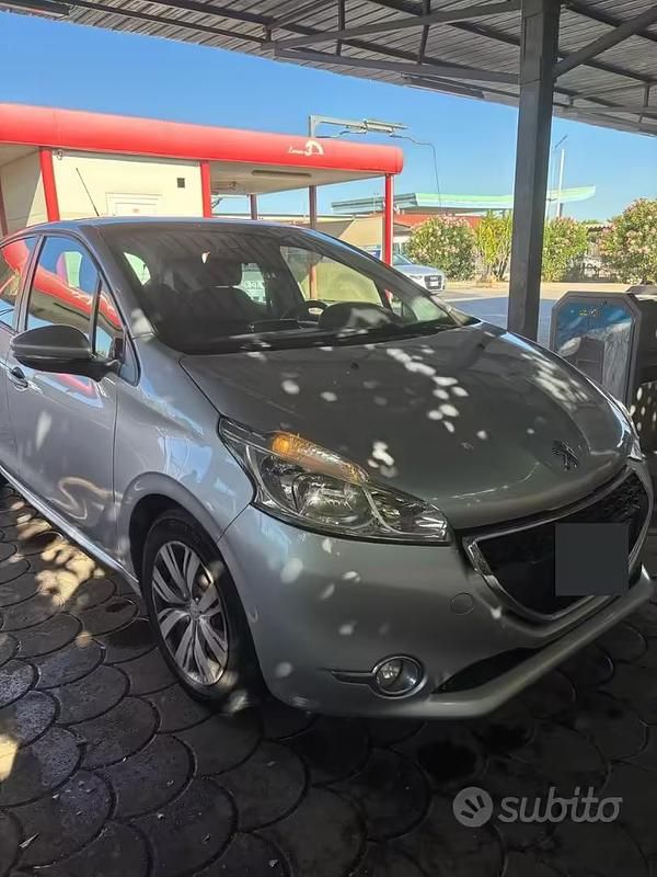 Usata Peugeot 208 68 CV (50 kW) 2015 Utilitaria