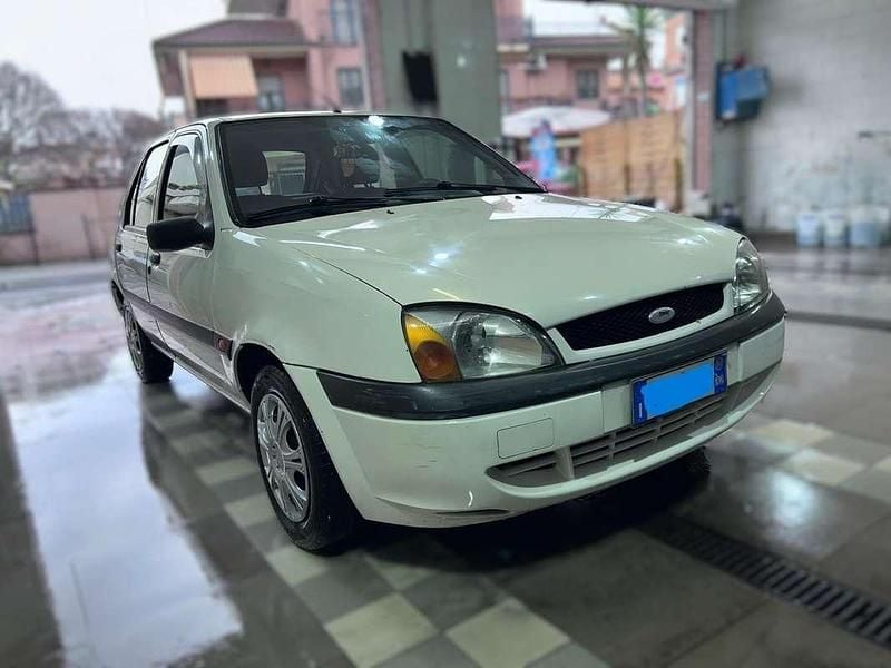 Bianco Usata 2001 Ford Fiesta Zetec Tre volumi | 2000 € (Ottimo prezzo) - Immagine 1/4