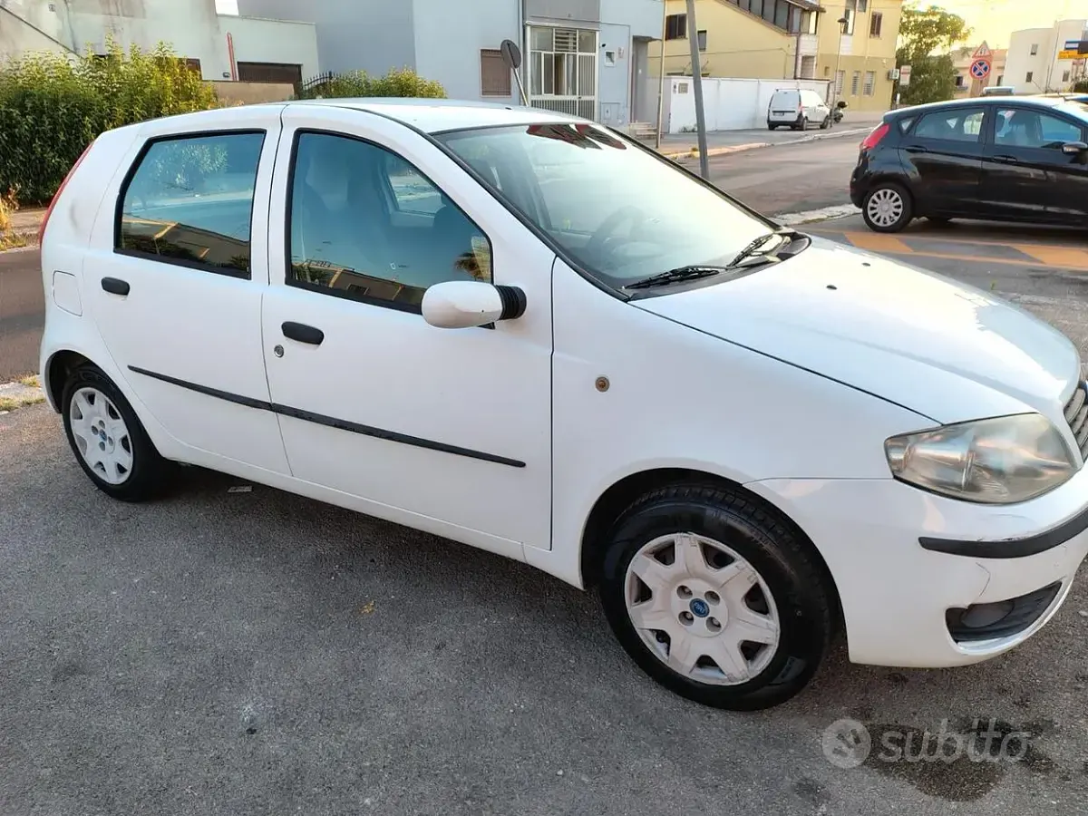 Usata Fiat Punto 60 CV (44 kW) 2004 Bianco Utilitaria