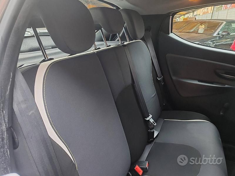 Usata Lancia Ypsilon 69 CV (50 kW) 2014 Grigio Utilitaria