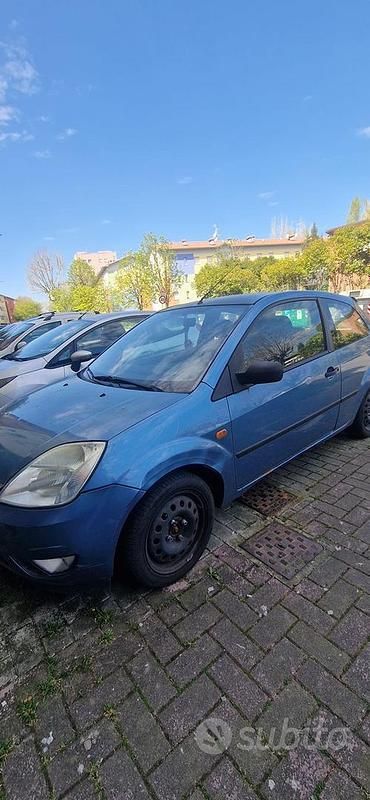 Usata Ford Fiesta 80 CV (58 kW) 2003 Blu Utilitaria