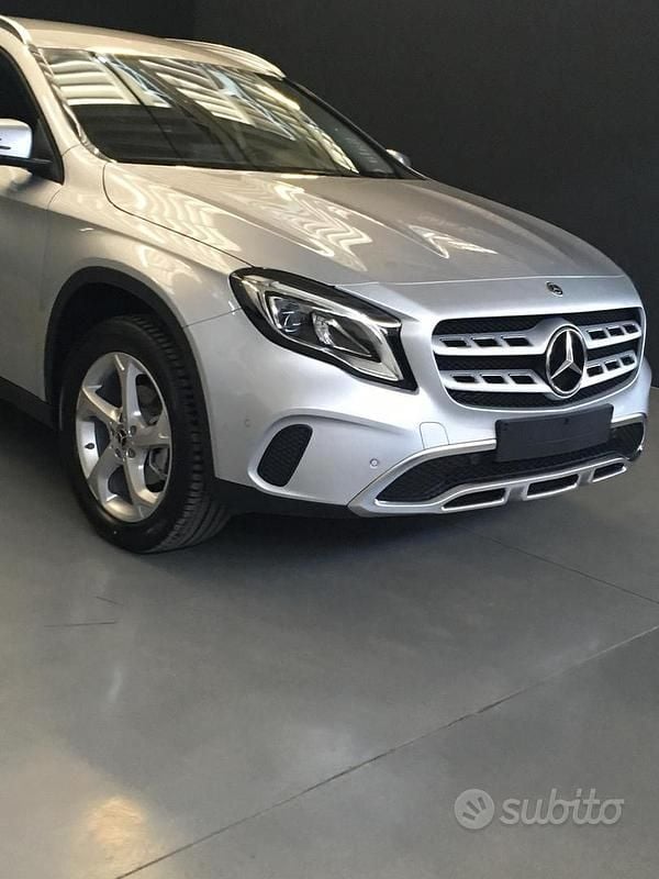 Usata Mercedes GLA200 156 CV (114 kW) 2019 Grigio SUV