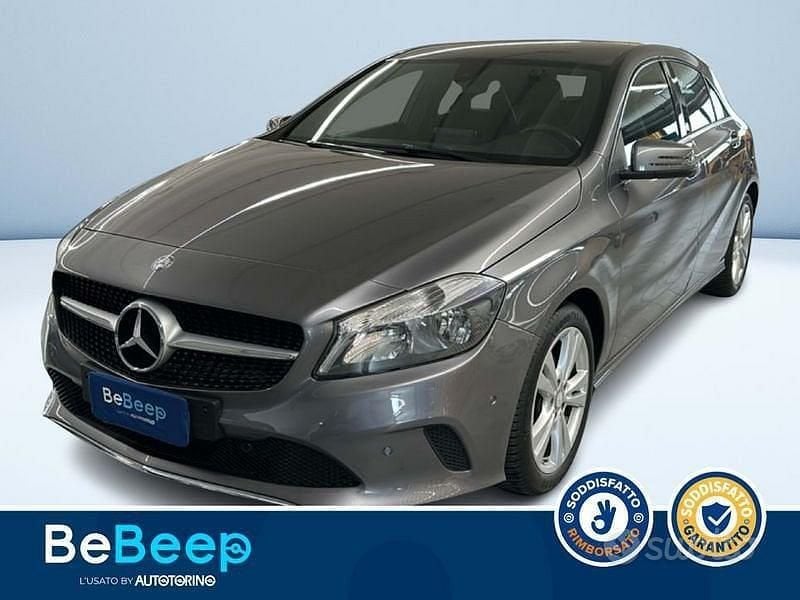 Usata Mercedes A180 122 CV (89 kW) 2015 Grigio metallizzato Berlina