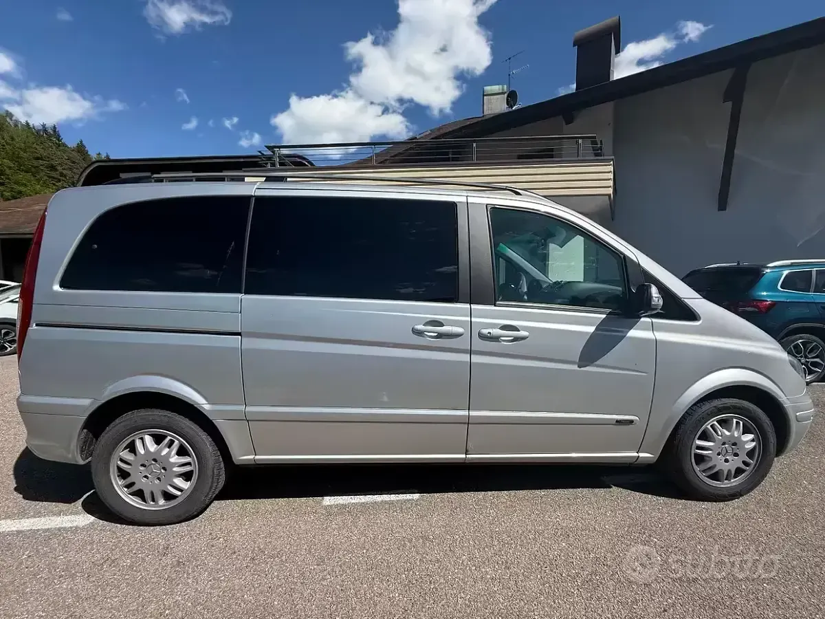 Usata Mercedes Viano 150 CV (110 kW) 2005 Grigio Monovolume