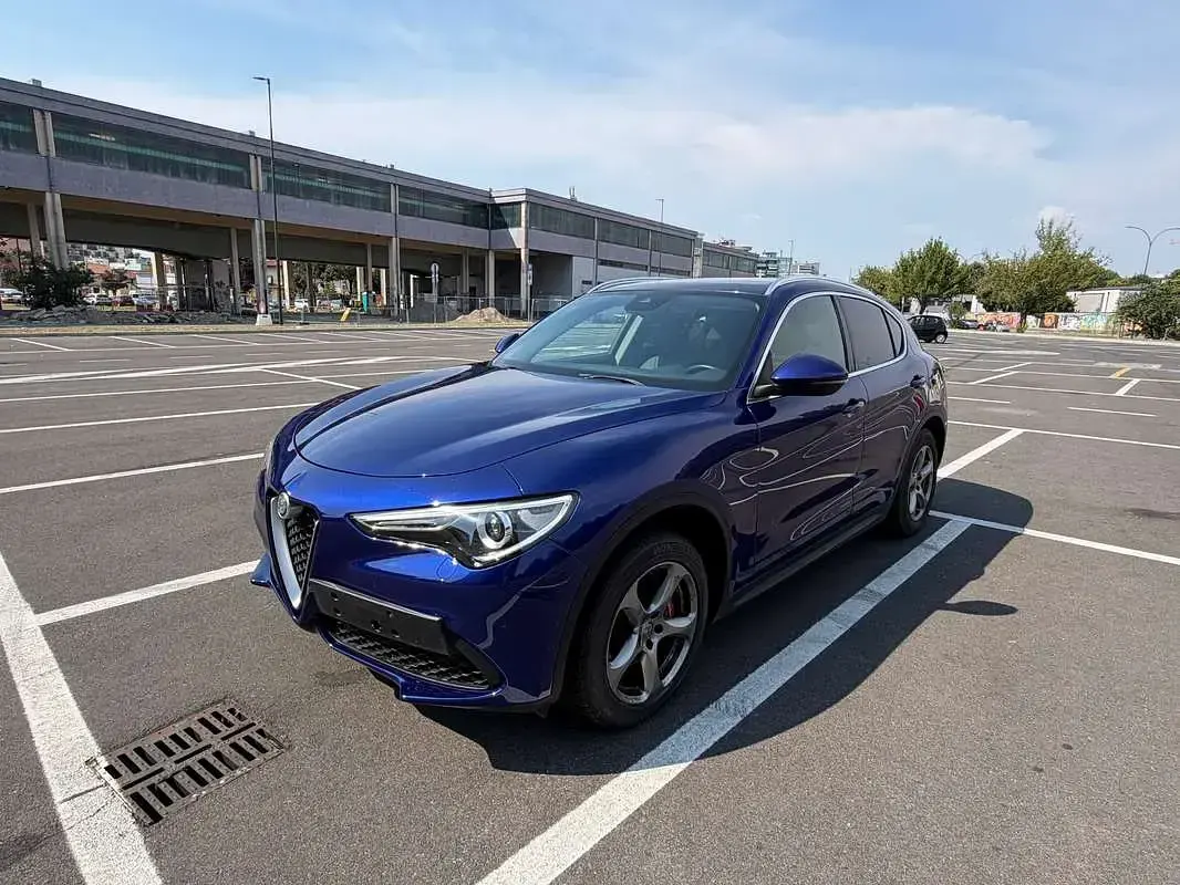 Usata Alfa Romeo Stelvio Business 201 CV (147 kW) 2022 Blu/azzurro SUV