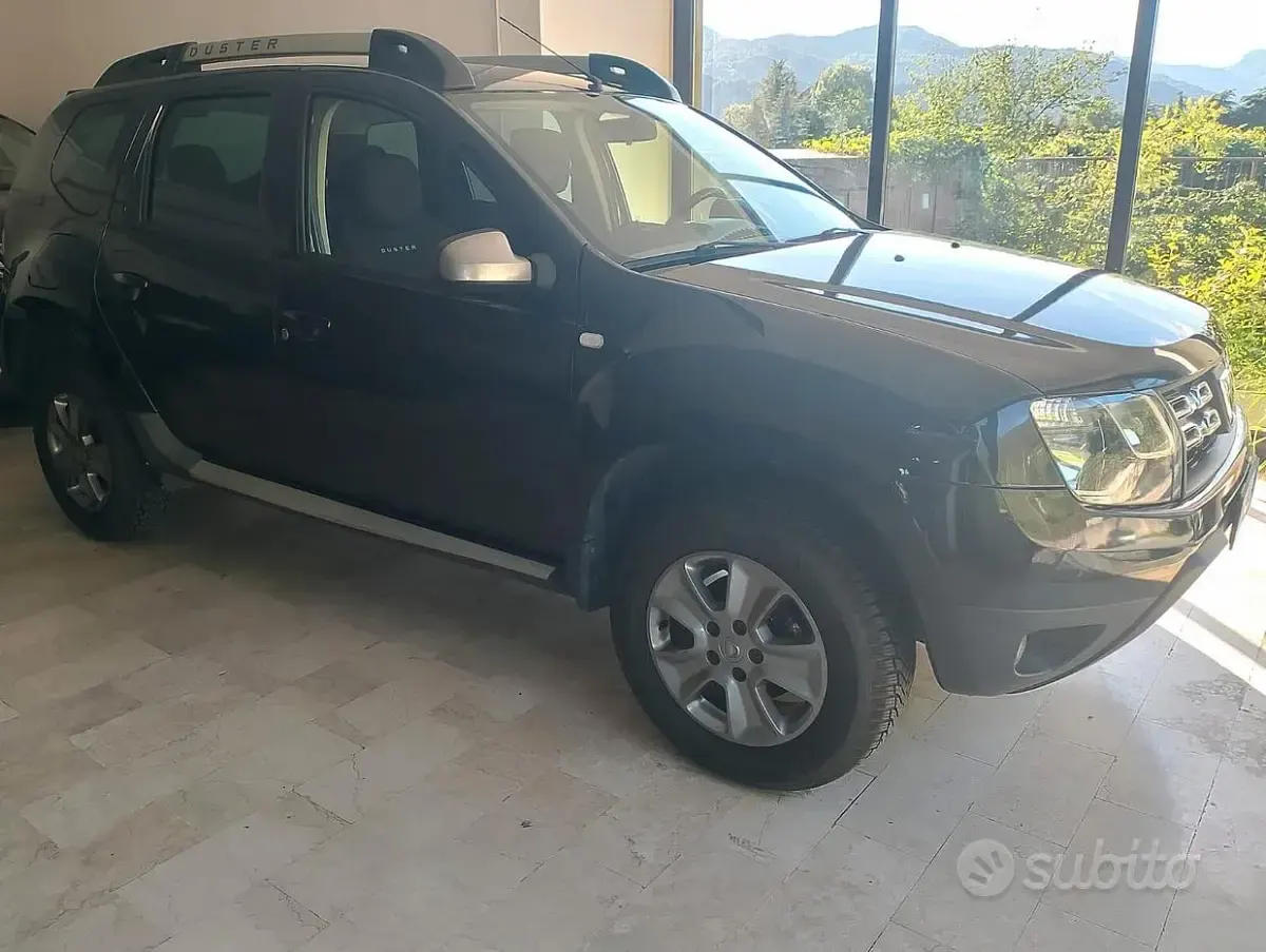 Usata Dacia Duster Lauréate 109 CV (80 kW) 2015 Nero SUV