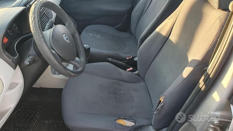 Usata Fiat Punto 75 CV (55 kW) 2004 Grigio Utilitaria