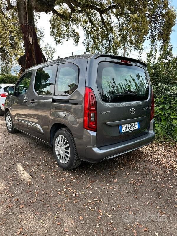 Usata Toyota Proace Verso City 130 CV (95 kW) 2022 Grigio Station wagon