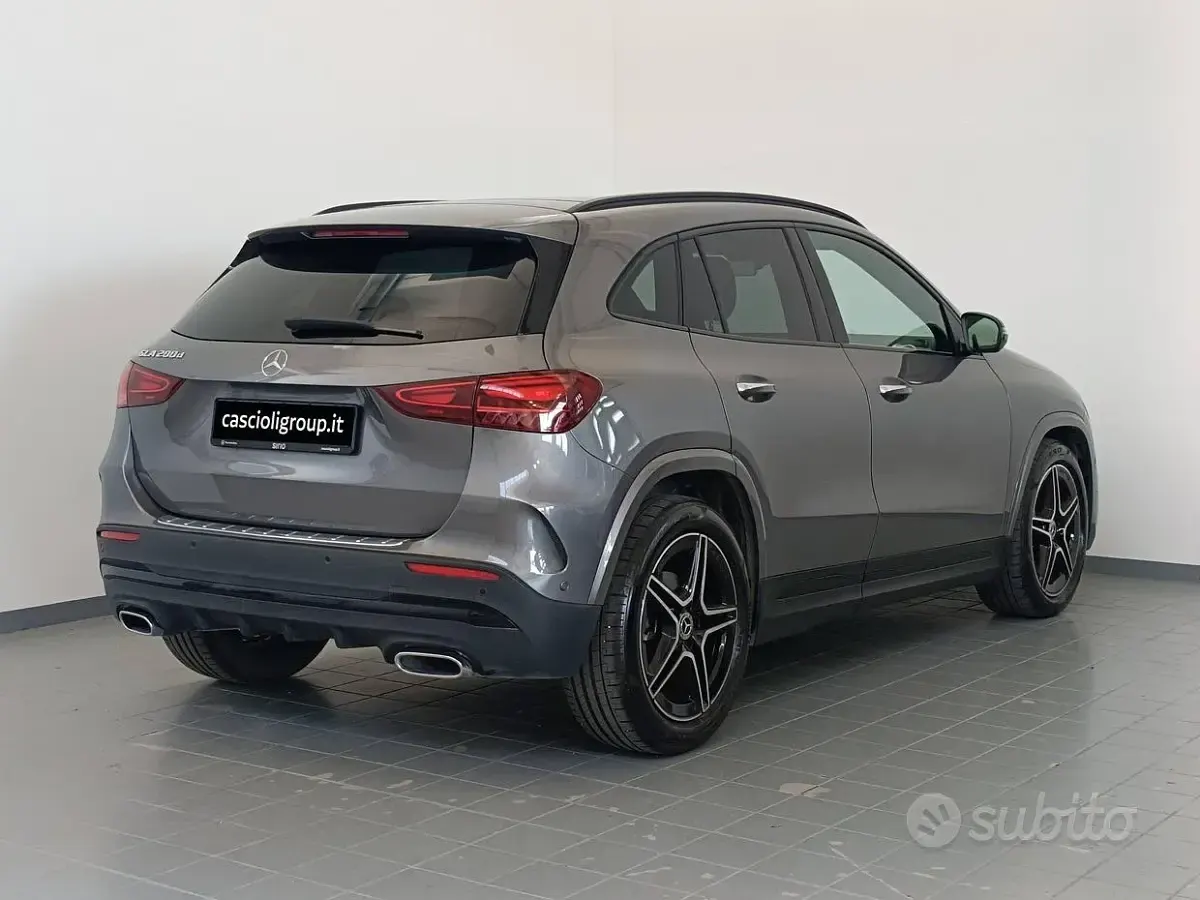 Usata Mercedes GLA200 AMG line 150 CV (110 kW) 2025 Grigio SUV
