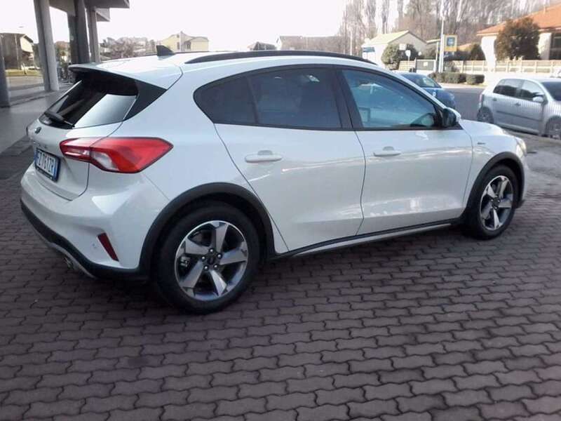 Usata Ford Focus Active 125 CV (91 kW) 2020 Bianco Berlina