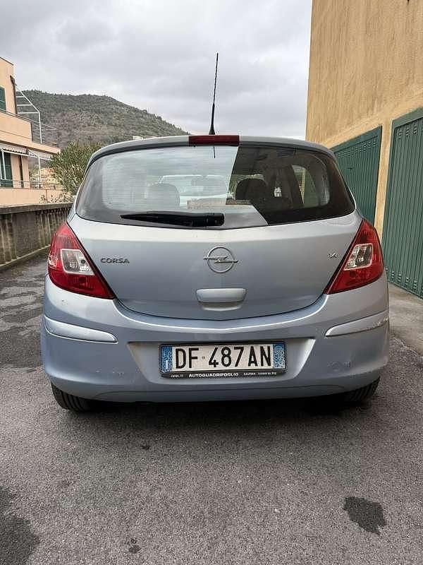 Usata Opel Corsa Cosmo 90 CV (66 kW) 2007 Blu Utilitaria