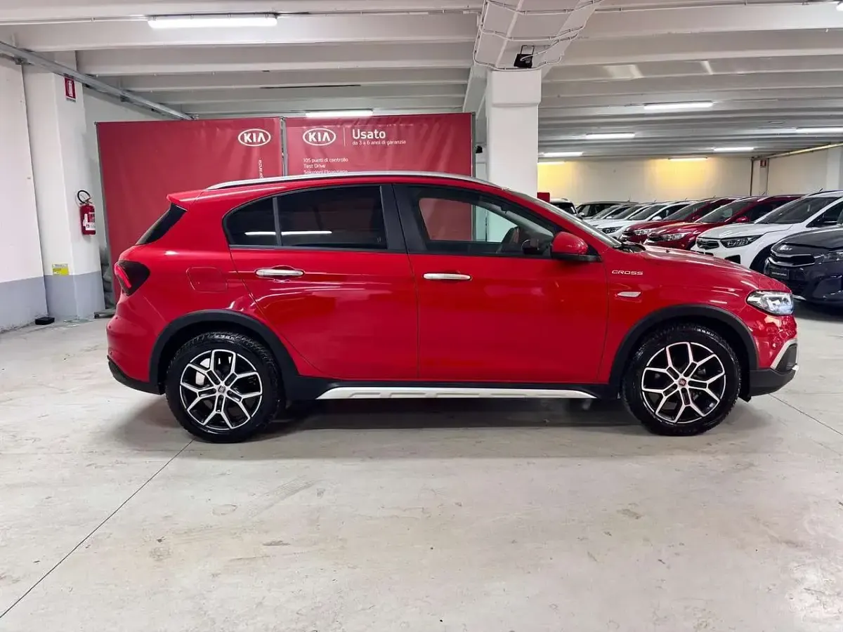 Usata Fiat Tipo Cross 95 CV (69 kW) 2022 Rosso Berlina