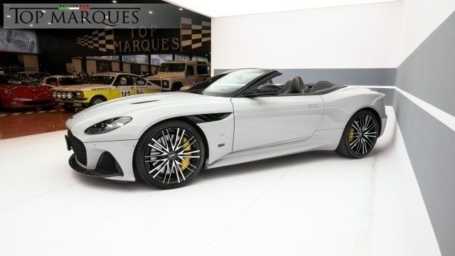 Grigio pastello Usata 2023 Aston Martin DBS Coupé | 347.800 € - Immagine 1/4