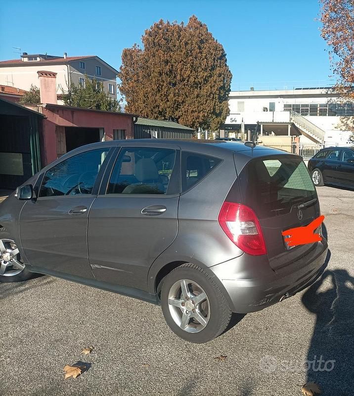 Usata Mercedes A150 95 CV (69 kW) 2011 Grigio Utilitaria