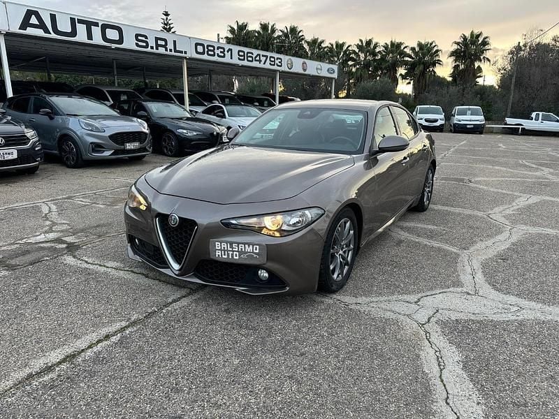 Grigio Usata 2017 Alfa Romeo Giulia Tre volumi | 10.500 € (Ottimo prezzo) - Immagine 1/4