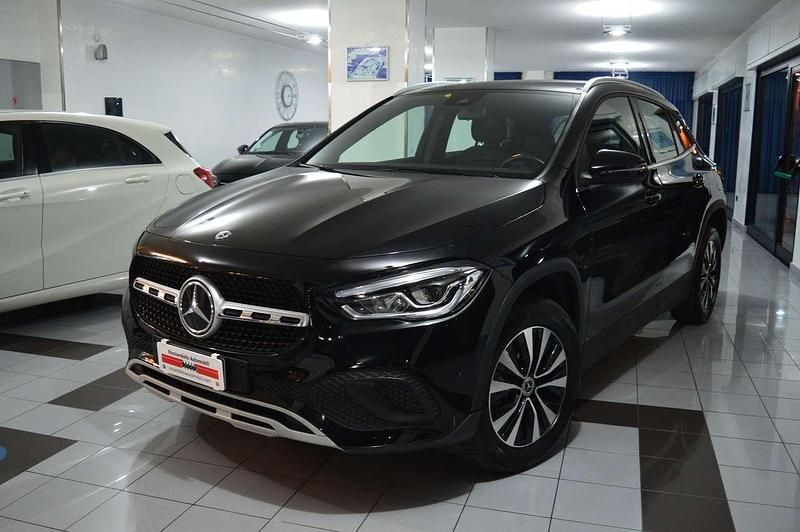 Nero Usata 2022 Mercedes GLA200 SUV | 29.900 € (Super prezzo) - Immagine 1/4