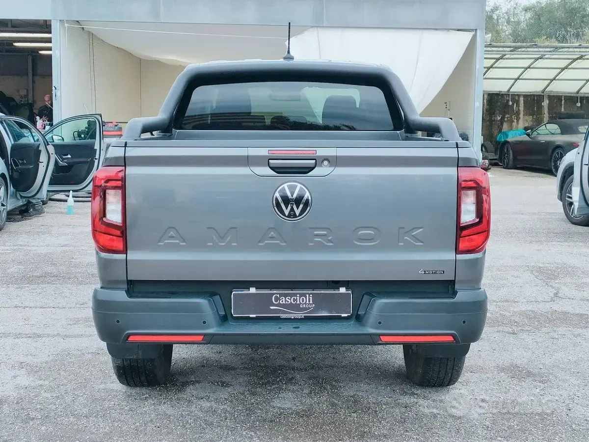 Usata VW Amarok Life 205 CV (150 kW) 2024 Grigio Pick-up