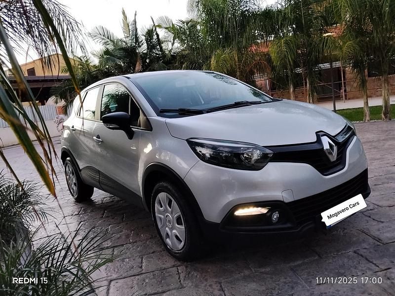 Usata Renault Captur Zen 90 CV (66 kW) 2017 Grigio SUV