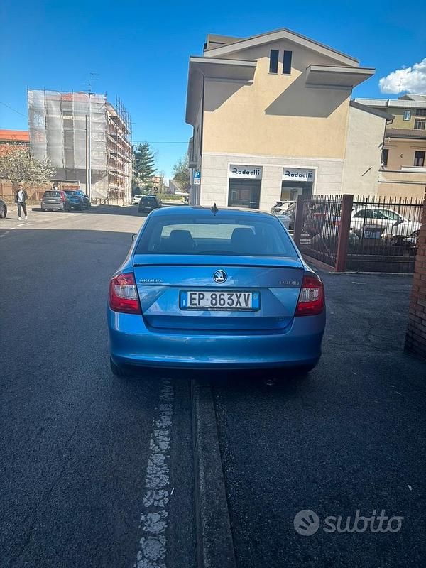 Usata Skoda Rapid 75 CV (55 kW) 2013 Blu Utilitaria