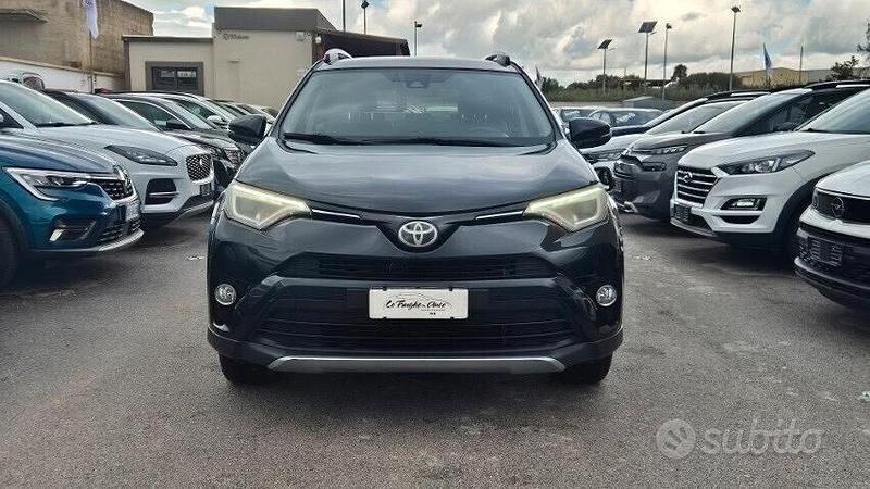 Usata Toyota RAV4 Lounge 143 CV (105 kW) 2017 Nero SUV